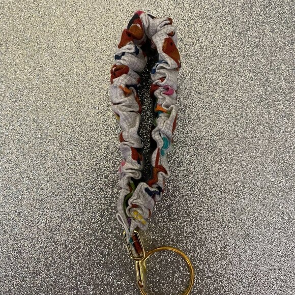 NWOT Handmade Fabric Scrunchie Key Chain/Key Fob - Picture 3 of 3